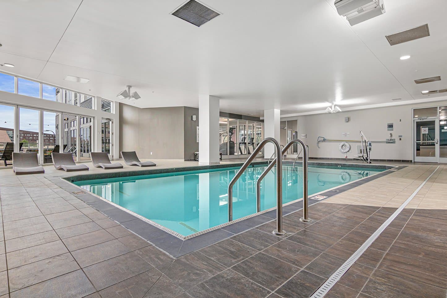Indoor-Swimming-Pool-01-WaHu